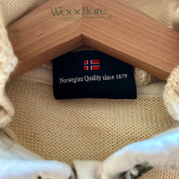 Dale Of Norway  Women's Cardigan with Removable Fox Trimmed Hood - Picture 4 of 10